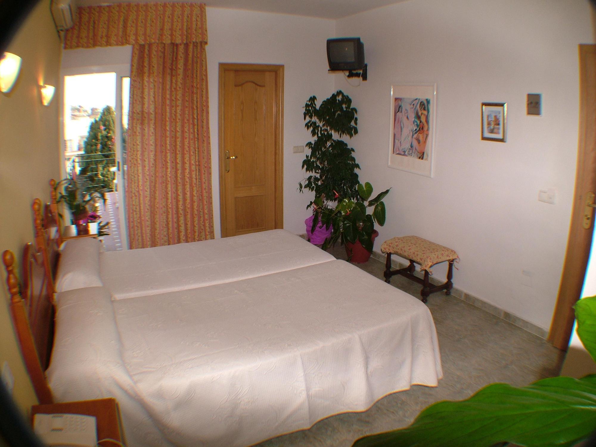 Hotel Carmen Teresa Торремолинос Экстерьер фото