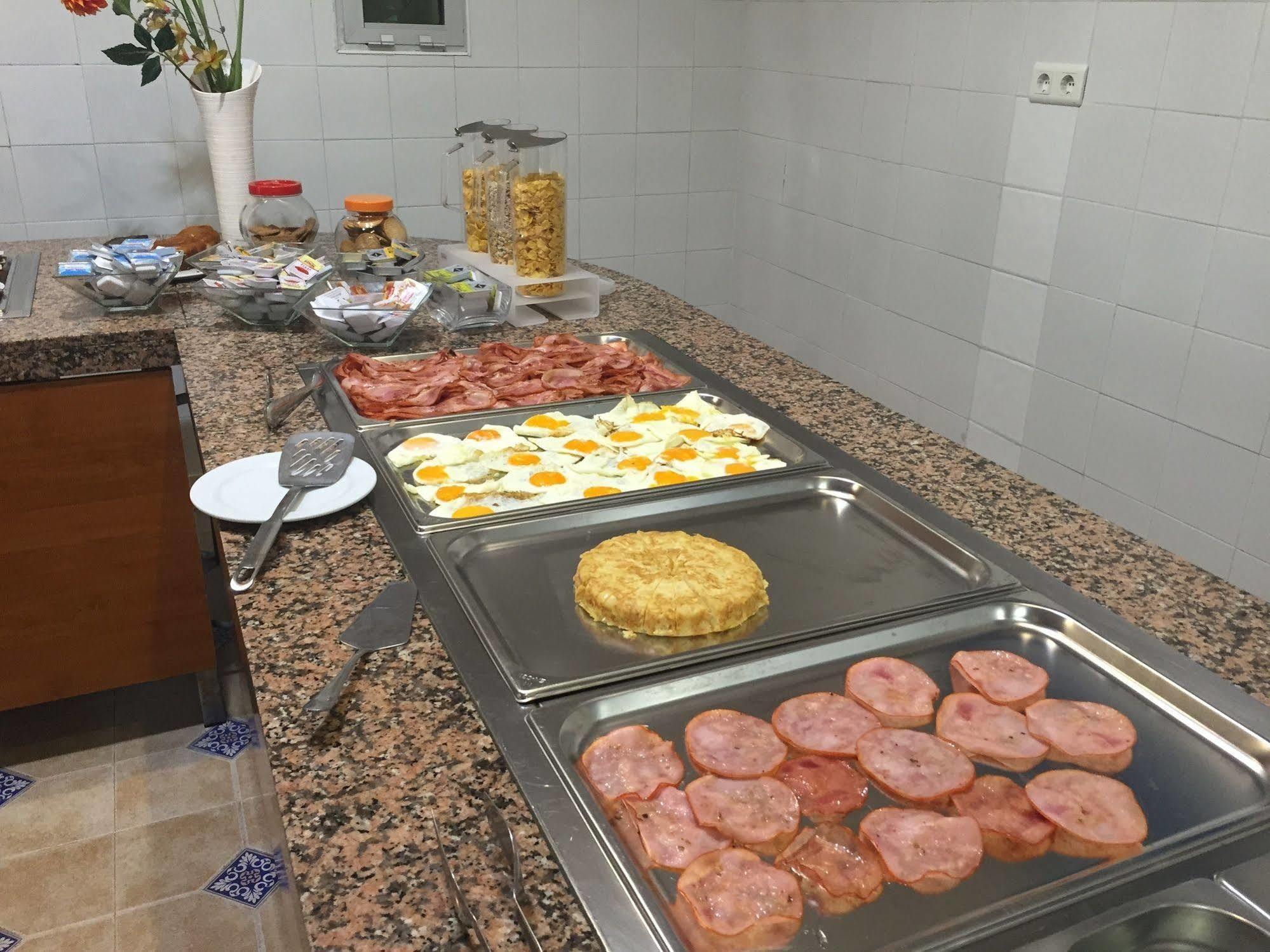 Hotel Carmen Teresa Торремолинос Экстерьер фото