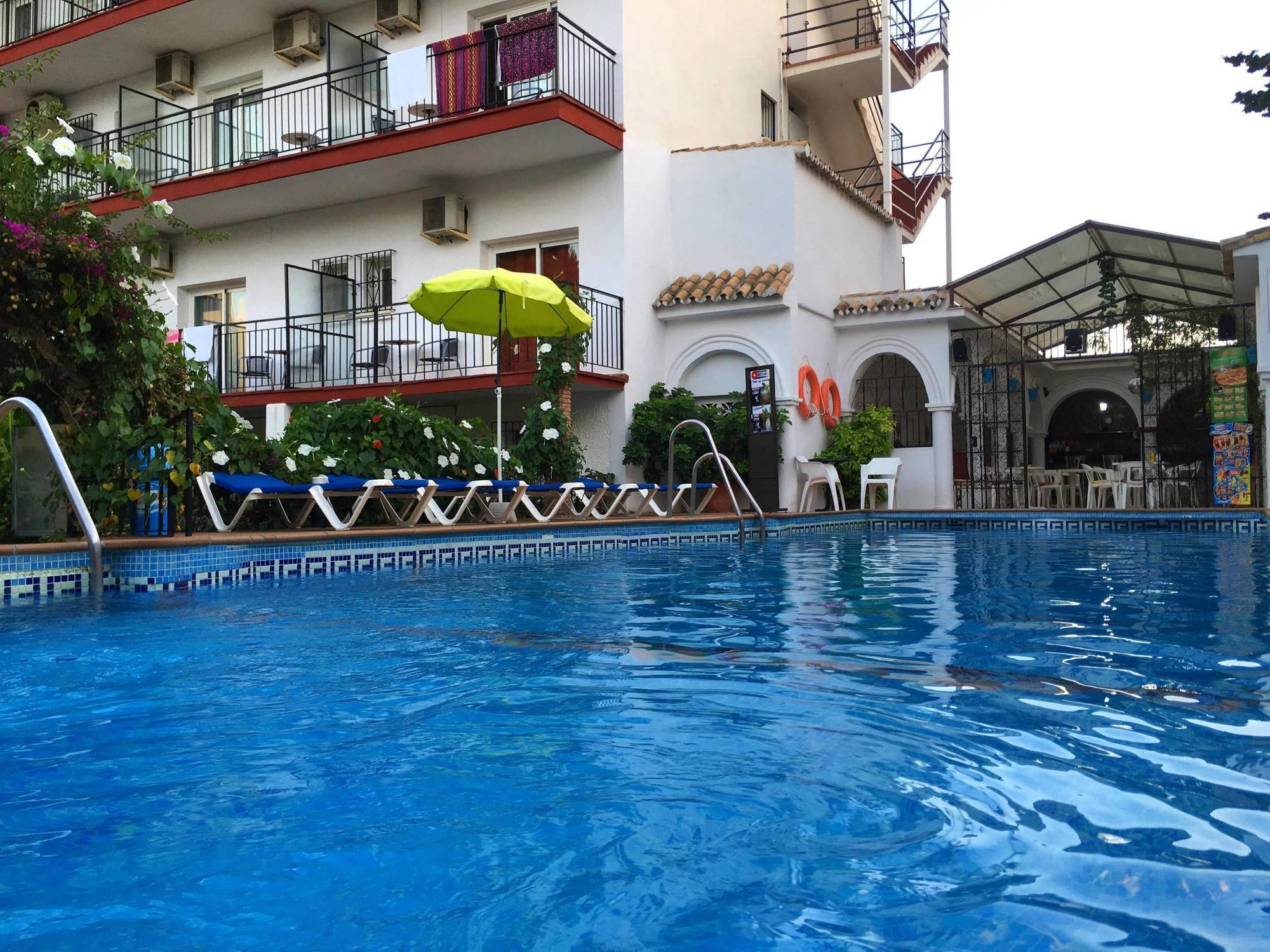 Hotel Carmen Teresa Торремолинос Экстерьер фото